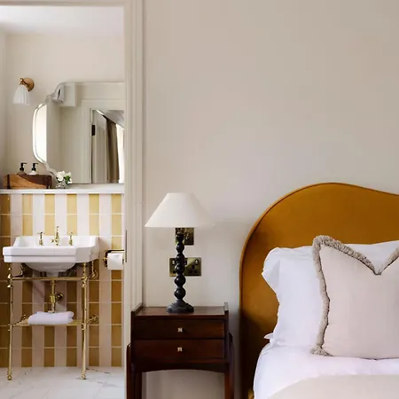 Saltmoore אתר נופש 4*